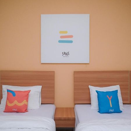 Sans Hotel Tiga Putri Semarang By Reddoorz Zewnętrze zdjęcie
