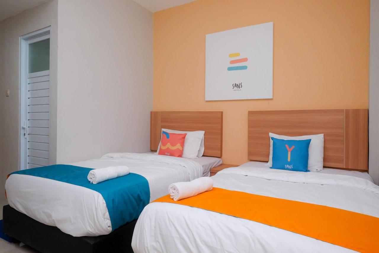 Sans Hotel Tiga Putri Semarang By Reddoorz Zewnętrze zdjęcie