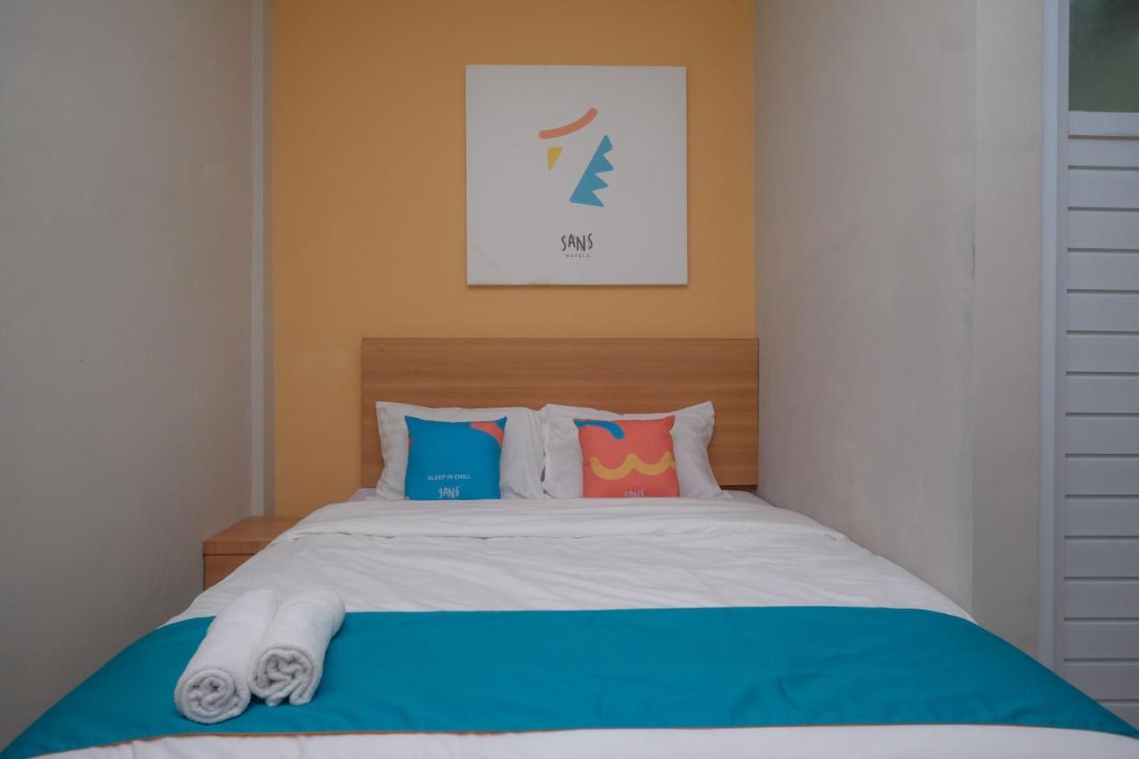 Sans Hotel Tiga Putri Semarang By Reddoorz Zewnętrze zdjęcie