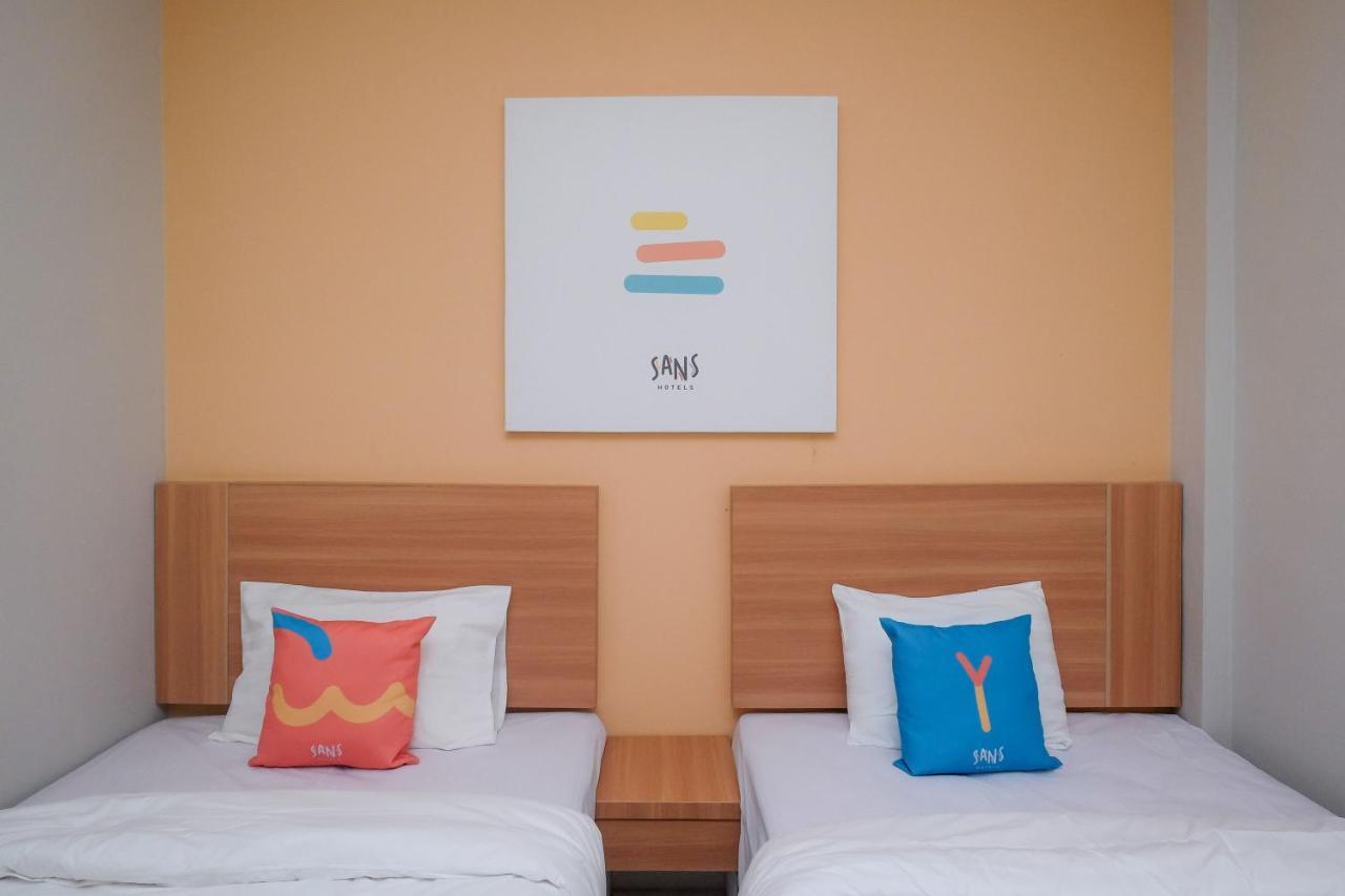 Sans Hotel Tiga Putri Semarang By Reddoorz Zewnętrze zdjęcie