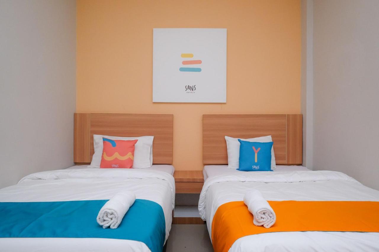 Sans Hotel Tiga Putri Semarang By Reddoorz Zewnętrze zdjęcie