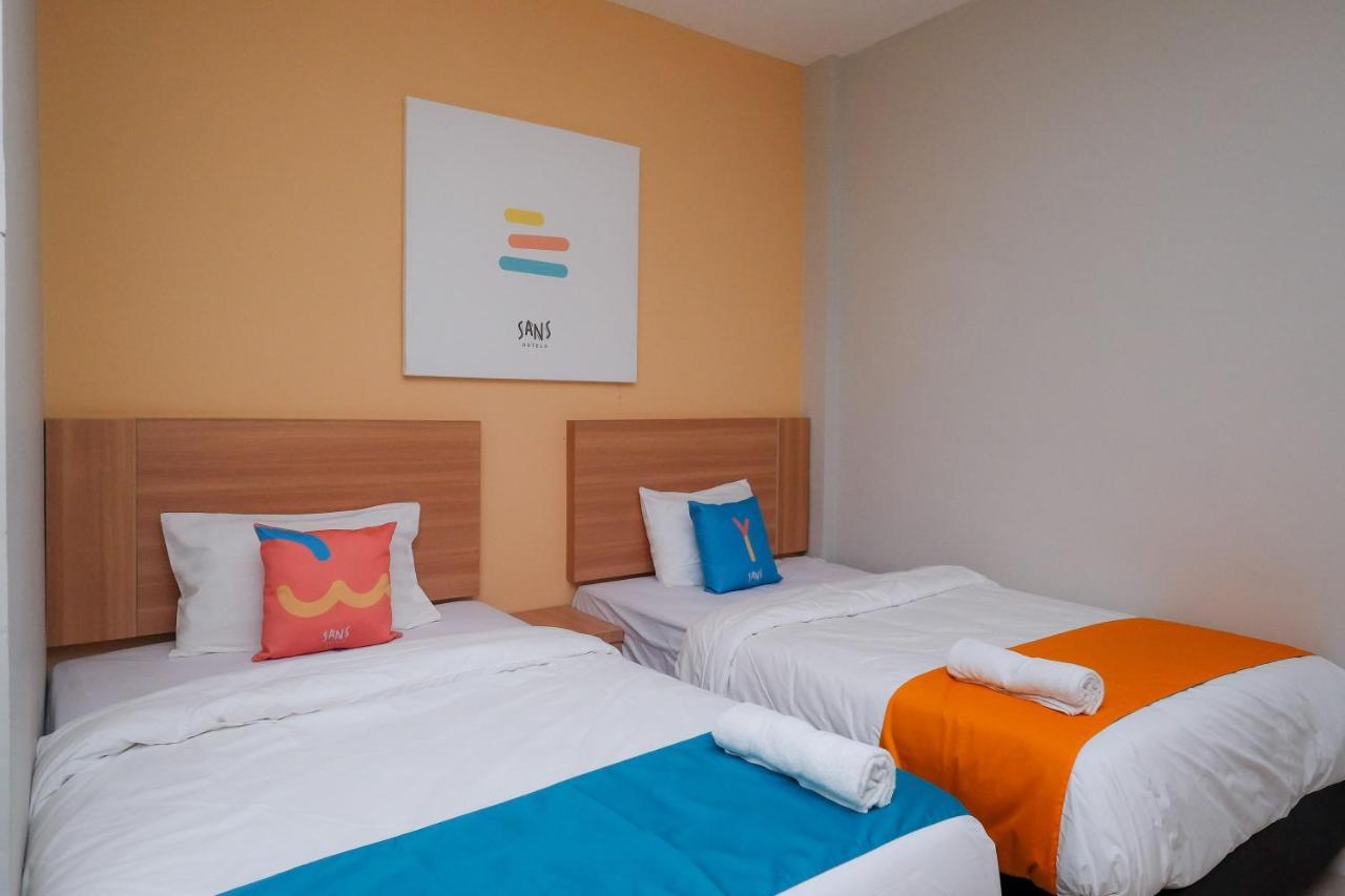 Sans Hotel Tiga Putri Semarang By Reddoorz Zewnętrze zdjęcie