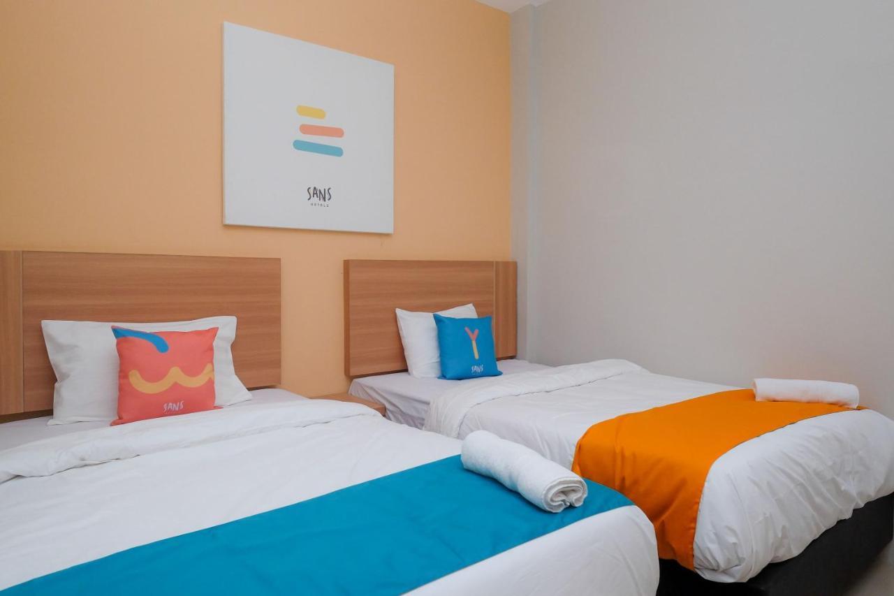 Sans Hotel Tiga Putri Semarang By Reddoorz Zewnętrze zdjęcie