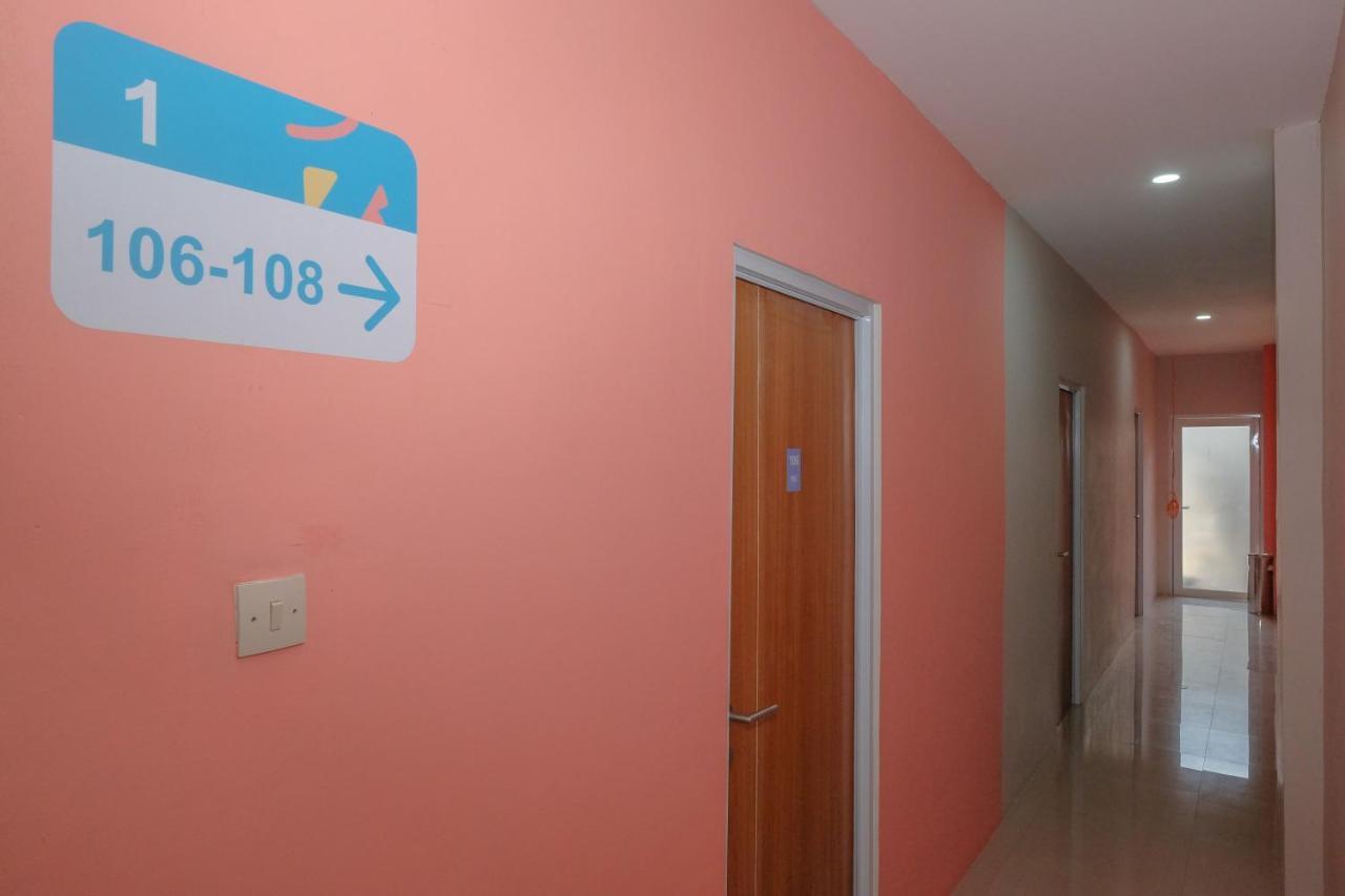 Sans Hotel Tiga Putri Semarang By Reddoorz Zewnętrze zdjęcie