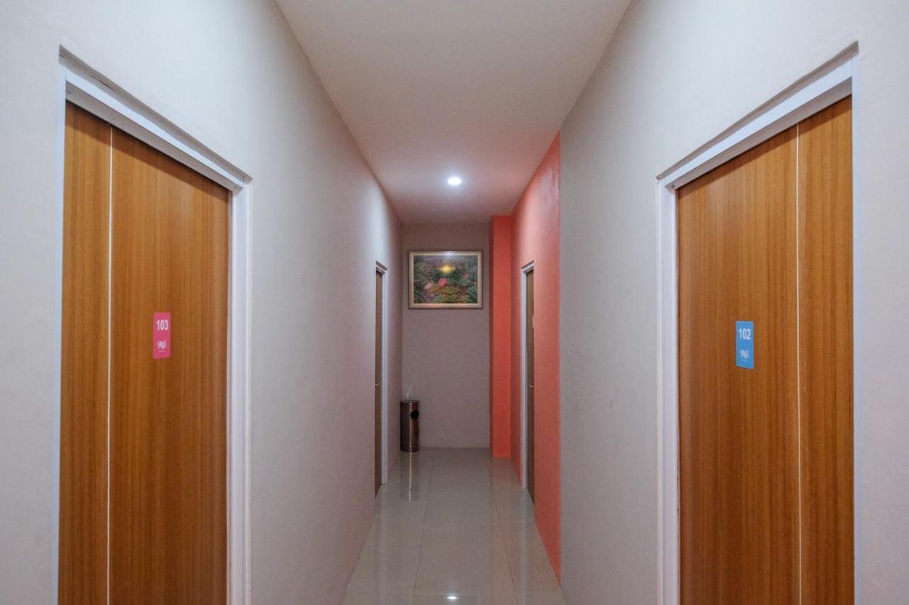 Sans Hotel Tiga Putri Semarang By Reddoorz Zewnętrze zdjęcie