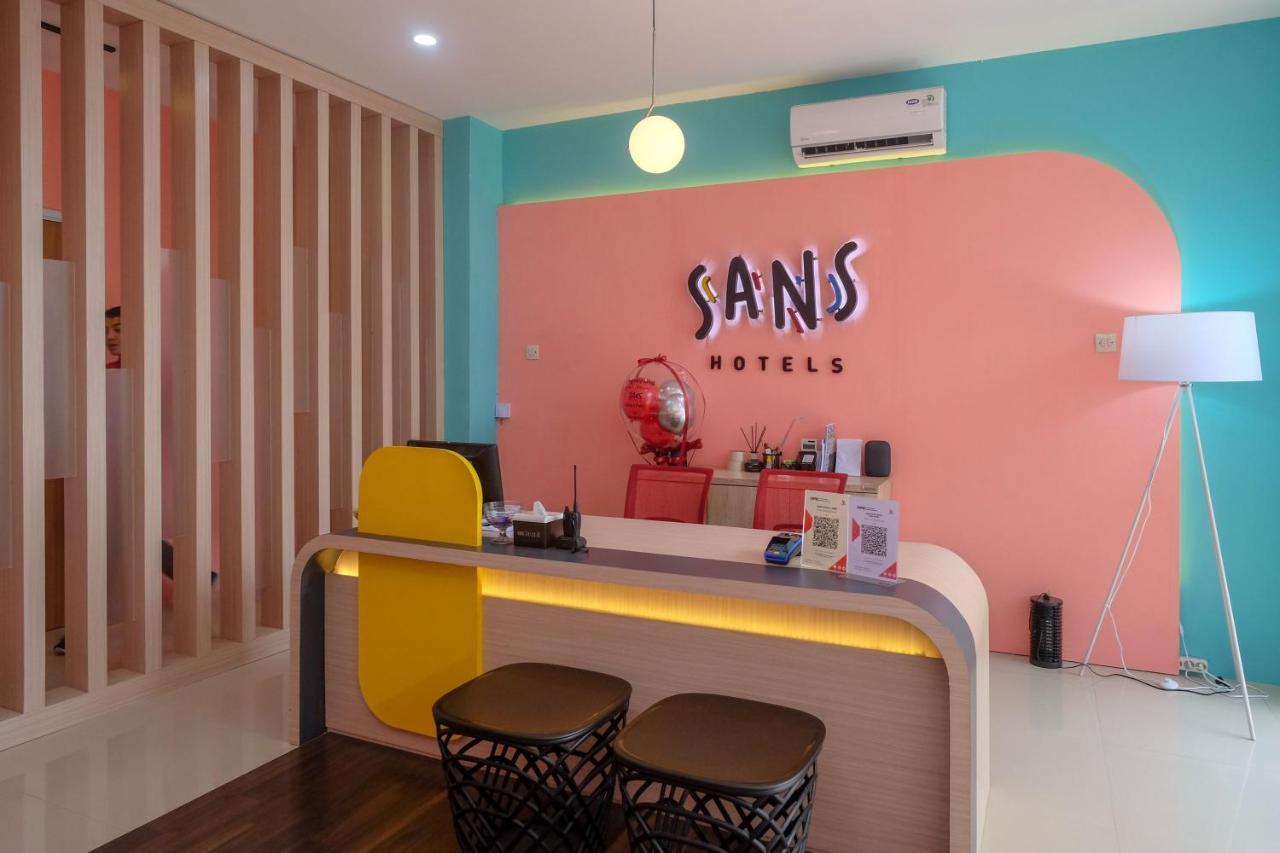 Sans Hotel Tiga Putri Semarang By Reddoorz Zewnętrze zdjęcie