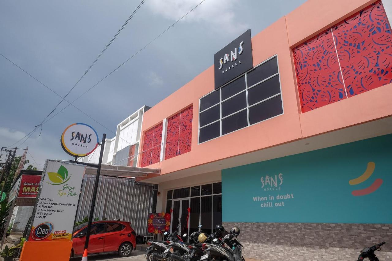 Sans Hotel Tiga Putri Semarang By Reddoorz Zewnętrze zdjęcie
