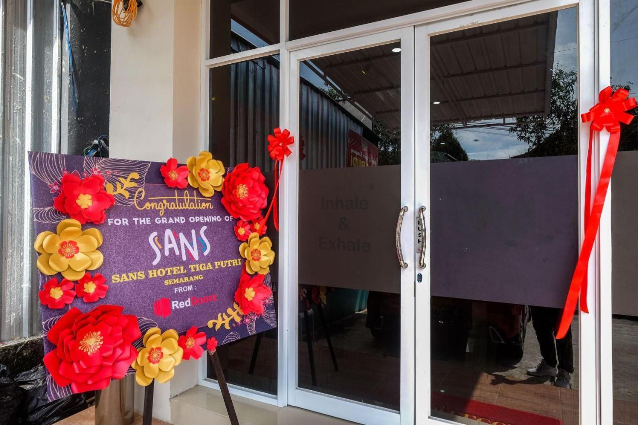 Sans Hotel Tiga Putri Semarang By Reddoorz Zewnętrze zdjęcie