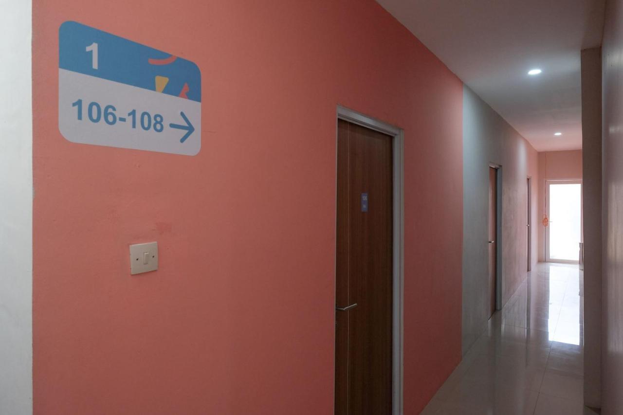 Sans Hotel Tiga Putri Semarang By Reddoorz Zewnętrze zdjęcie